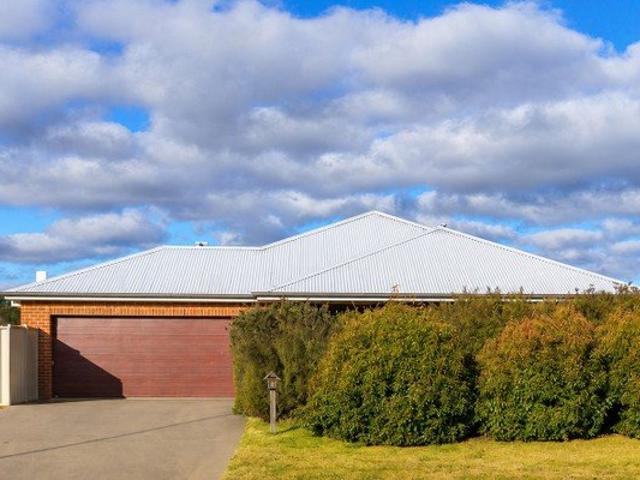 Spacious Family Living in a Peaceful Millthorpe Cul de Sac