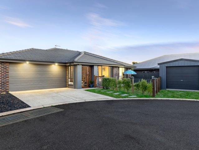 Spacious Family Living in a Peaceful Miners Rest Setting