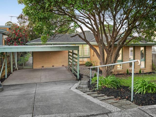Spacious Family Living In A Peaceful Parkside Setting