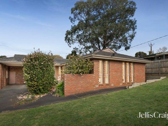 Spacious family living in a peaceful Rolling Hills court
