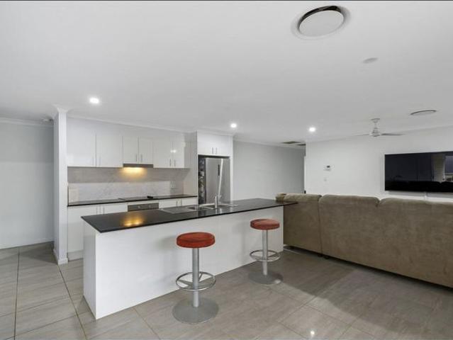 Spacious Family Living in a Peaceful Redland Bay Location!