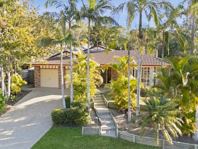 Spacious Family Living in a Peaceful Windemere Gardens Estate!