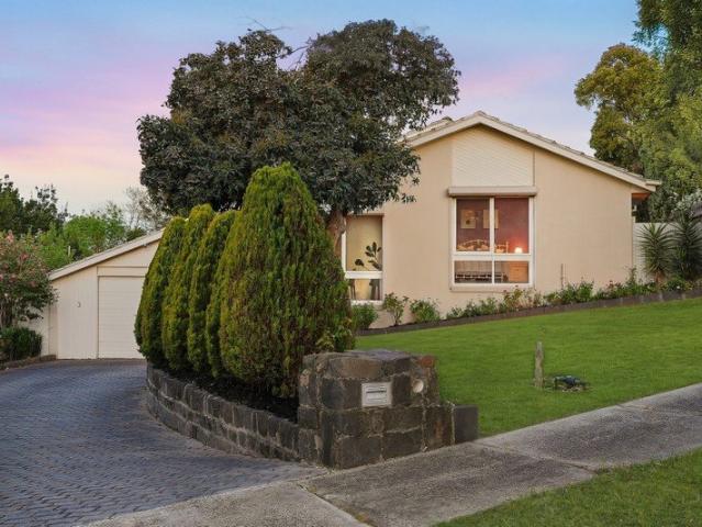 Spacious Family Living in a Peaceful Templestowe Setting