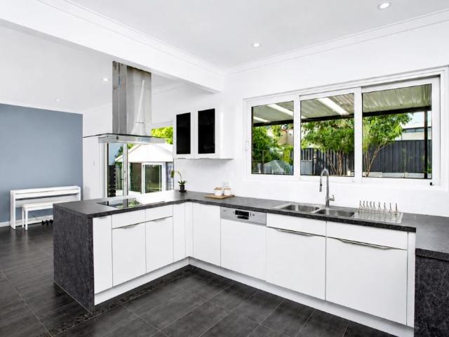 Spacious Family Living in a Premium Coastal Location *6 Month Lease