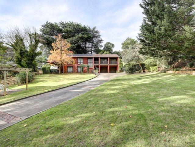 Spacious Family Living in a Prestigious Aldgate Setting