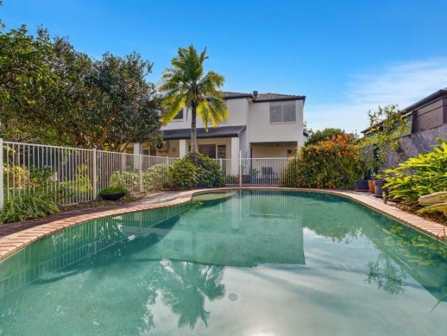 Spacious Family Living in a Prestigious Helensvale Pocket