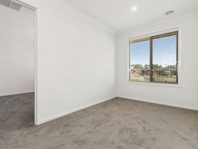 Spacious Family Living in a Prime Cranbourne East