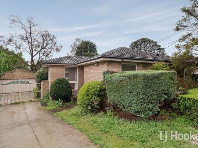 Spacious Family Living in a Prime Bayswater Location!