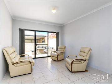 Spacious Family Living in a Prime Butler Location 3 X 2 x 2