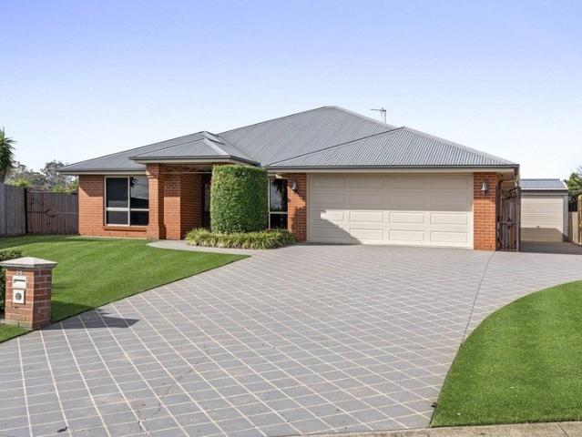 Spacious Family Living in a Prime Kleinton Location