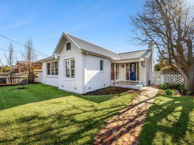 Spacious Family Living in a Prime Hamlyn Heights Location