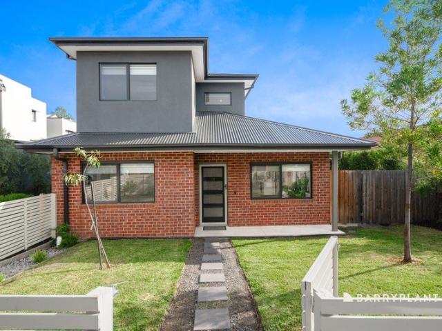 Spacious Family Living in a Prime Lifestyle Location!