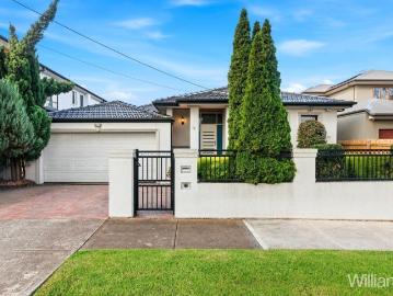 Spacious Family Living in a Prime Newport Location