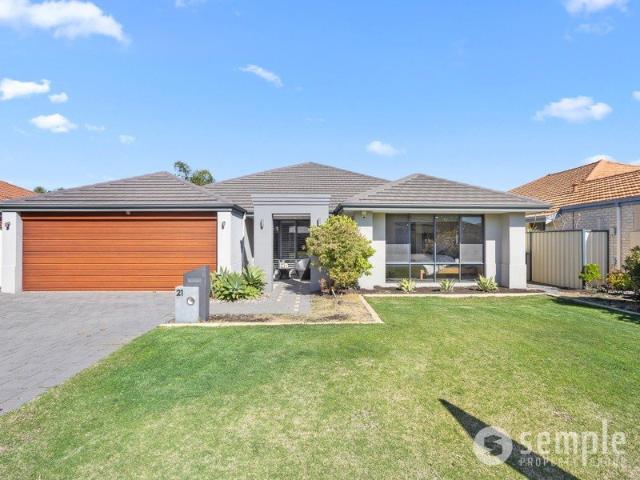 SPACIOUS FAMILY LIVING IN A PRIME SUCCESS LOCATION!