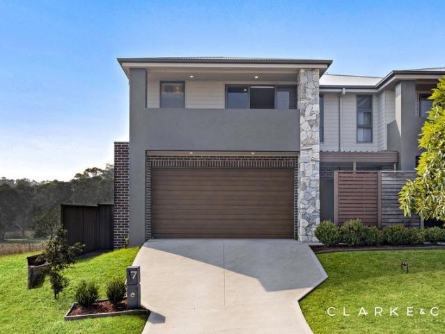 SPACIOUS FAMILY LIVING IN A PRIME POSITION!