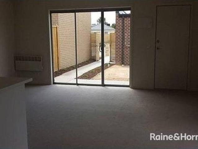 Spacious Family Living in a Prime Roxburgh Park Location