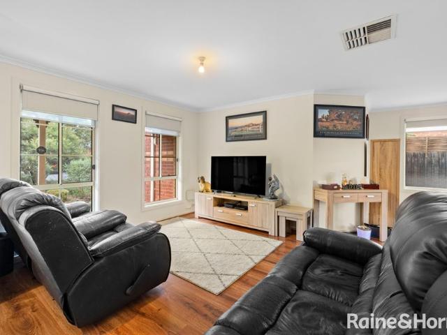 SPACIOUS FAMILY LIVING IN A PRIME ROXBURGH PARK LOCATION