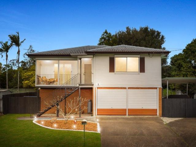 Spacious Family Living in a Prime Underwood Location