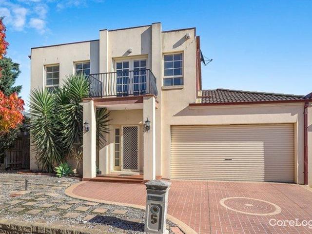 Spacious Family Living in a Quiet Court Location