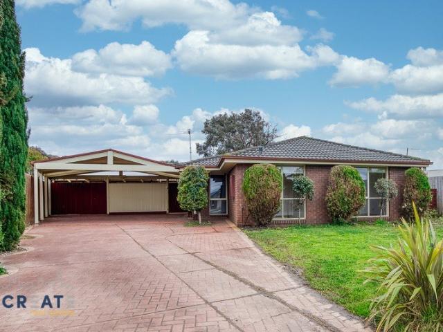 SPACIOUS FAMILY LIVING IN A QUIET COURT LOCATION!