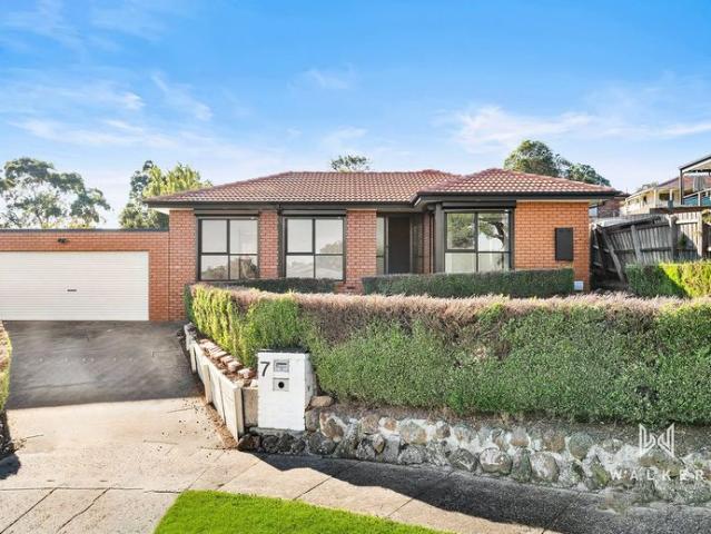 Spacious Family Living in a Quiet Court Location