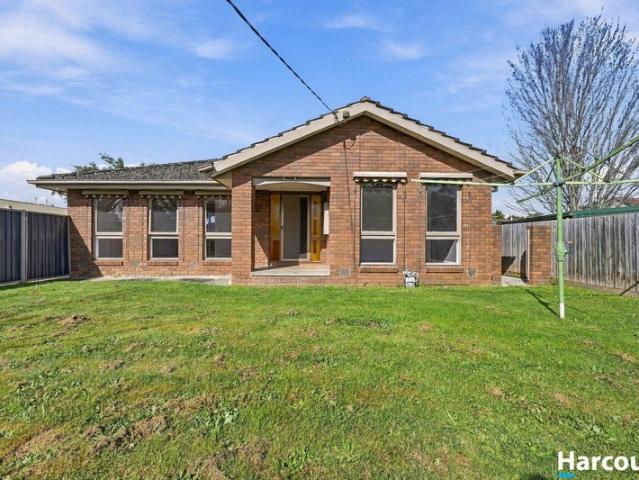 Spacious Family Living in a Quiet Court Location!