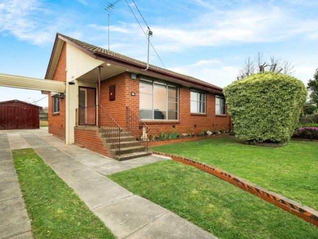 Spacious Family Living in a Quiet Court Location