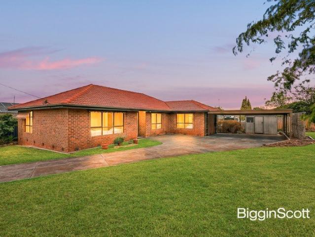 Spacious Family Living in a Quiet Court Location