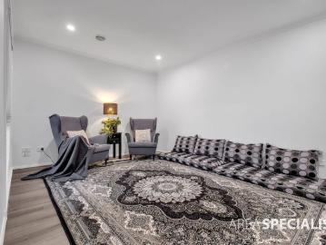 Spacious Family Living in a Quiet Court Location!