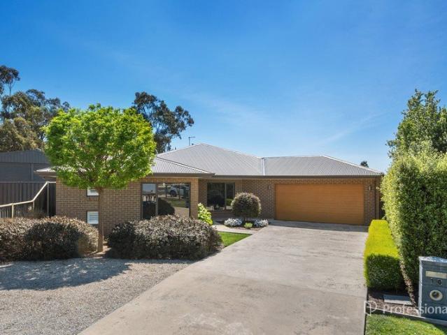 Spacious Family Living in a Quiet Court Setting