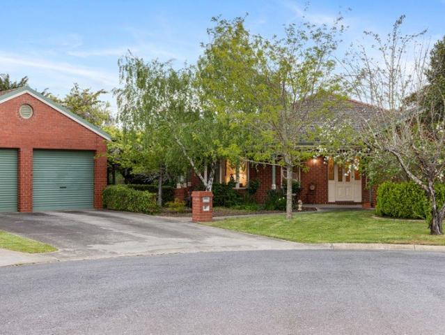 Spacious Family Living in a Quiet Court Setting