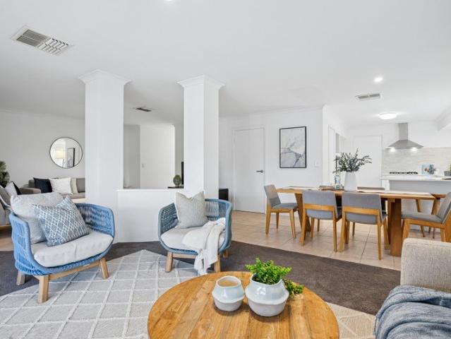 Spacious Family Living in a Quiet Coastal Cul de Sac