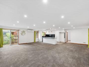 Spacious Family Living in a Quiet Cul de Sac