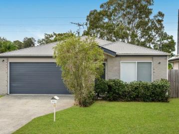 Spacious Family Living in a Quiet Cul De Sac