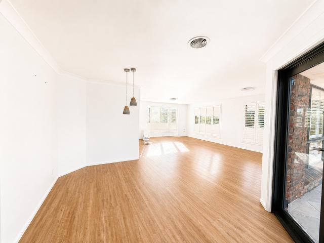 Spacious Family Living in a Quiet Cul de Sac Lawns & Gardens Included!