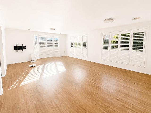 Spacious Family Living in a Quiet Cul de Sac Lawns & Gardens Included!