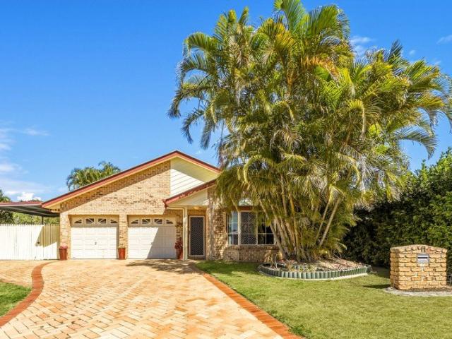 Spacious Family Living in a Quiet Cul de Sac, Moments from the Water!