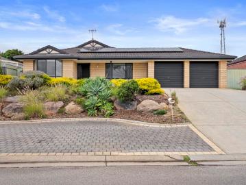 SPACIOUS FAMILY LIVING IN A QUIET CUL DE SAC SETTING
