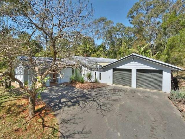 Spacious Family Living In A Quiet Forestdale Cul de Sac!