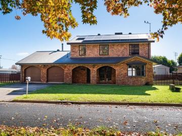 Spacious Family Living in a Quiet Holbrook Location