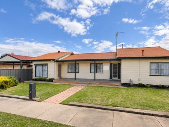 Spacious Family Living in a Quiet Location