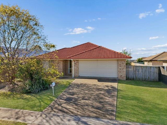 SPACIOUS FAMILY LIVING IN A QUIET LAIDLEY POCKET