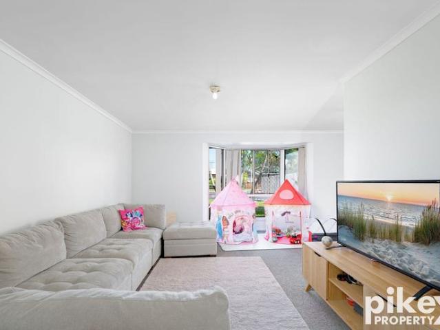 Spacious Family Living in a Quiet Morayfield Cul de Sac