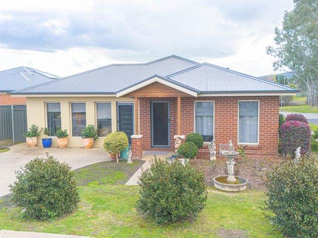 Spacious Family Living in a Quiet Myrtleford Setting