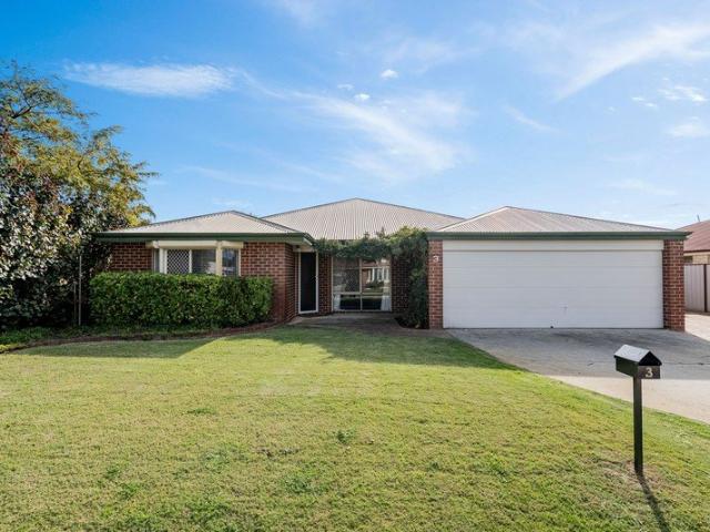 Spacious Family Living in a Quiet South Guildford Cul de Sac