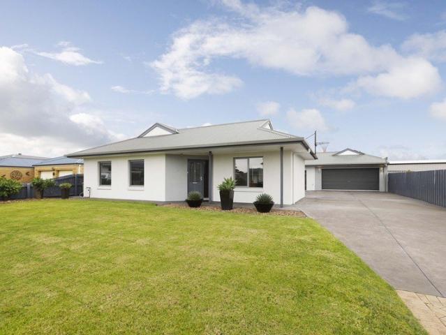 Spacious Family Living in a Quiet Portland Pocket