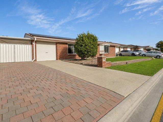 Spacious Family Living in a Quiet Woodcroft Court