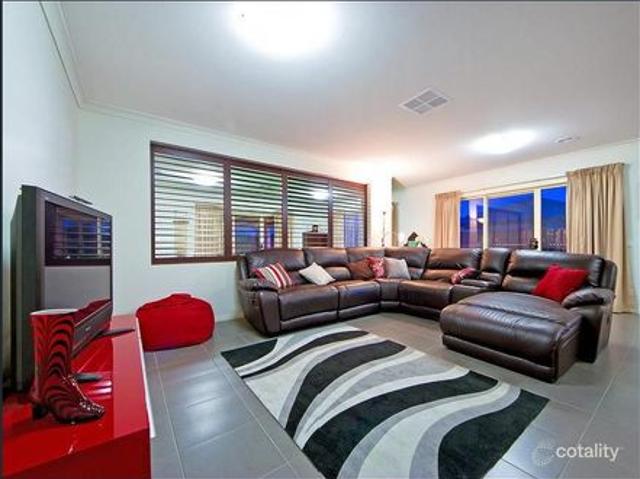 Spacious Family Living in a Quiet Tarneit Court