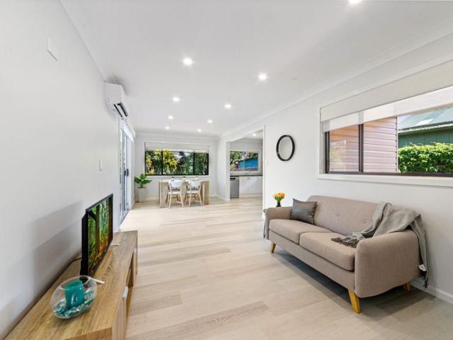 Spacious Family Living in a Relaxed Lakeside Location