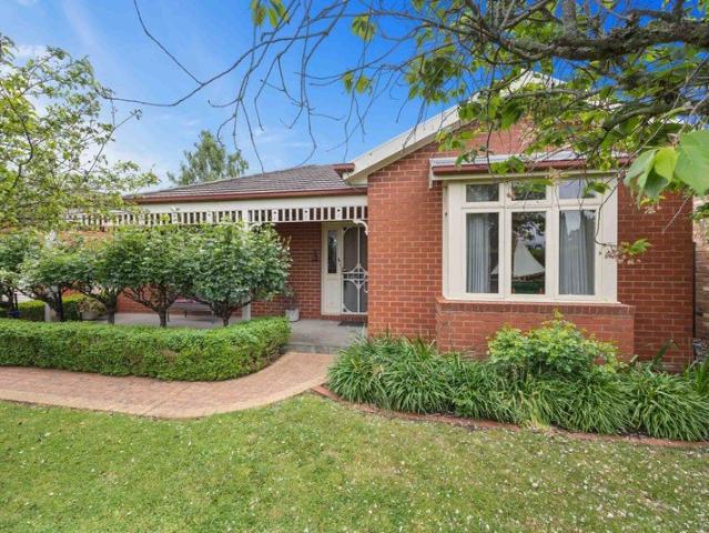 Spacious Family Living in a Tightly Held Alfredton Pocket